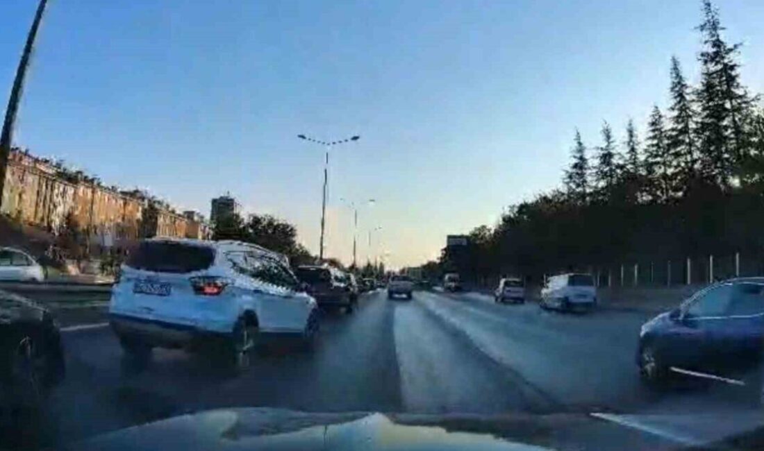 Eskişehir’de bir kazadan dolayı yavaşlayan SUV araca başka otomobilin arkadan