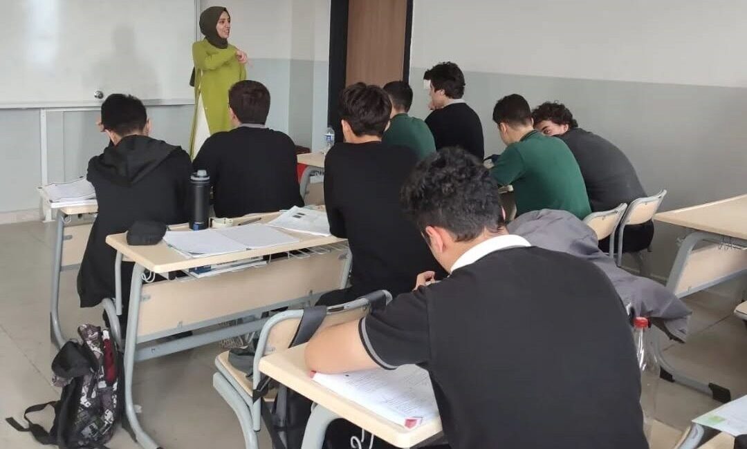 Kütahya Şehit Selim Cansız Anadolu İmam Hatip Lisesinde 8 ve
