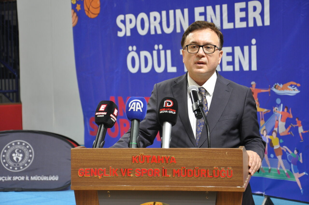KÜTAHYA (AA) – Kütahya’da, Amatör Spor Haftası dolayısıyla yürüyüş yapıldı.