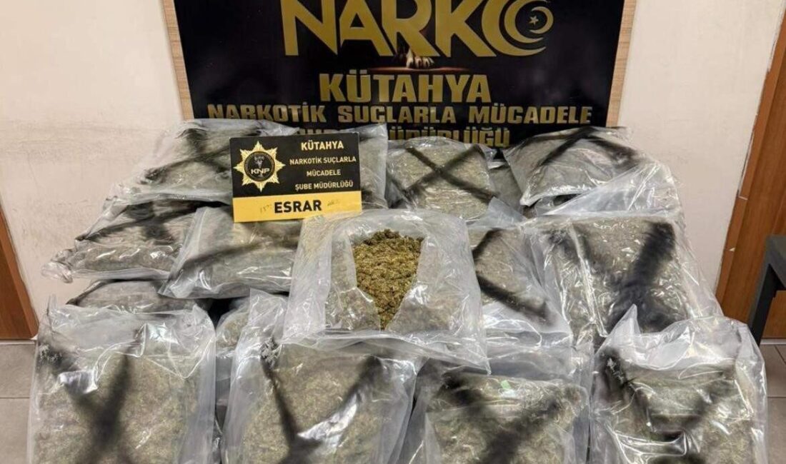 Kütahya’da Narkotik Suçlarla Mücadele Şube Müdürlüğü ekiplerinin düzenlediği uyuşturucu operasyonunda