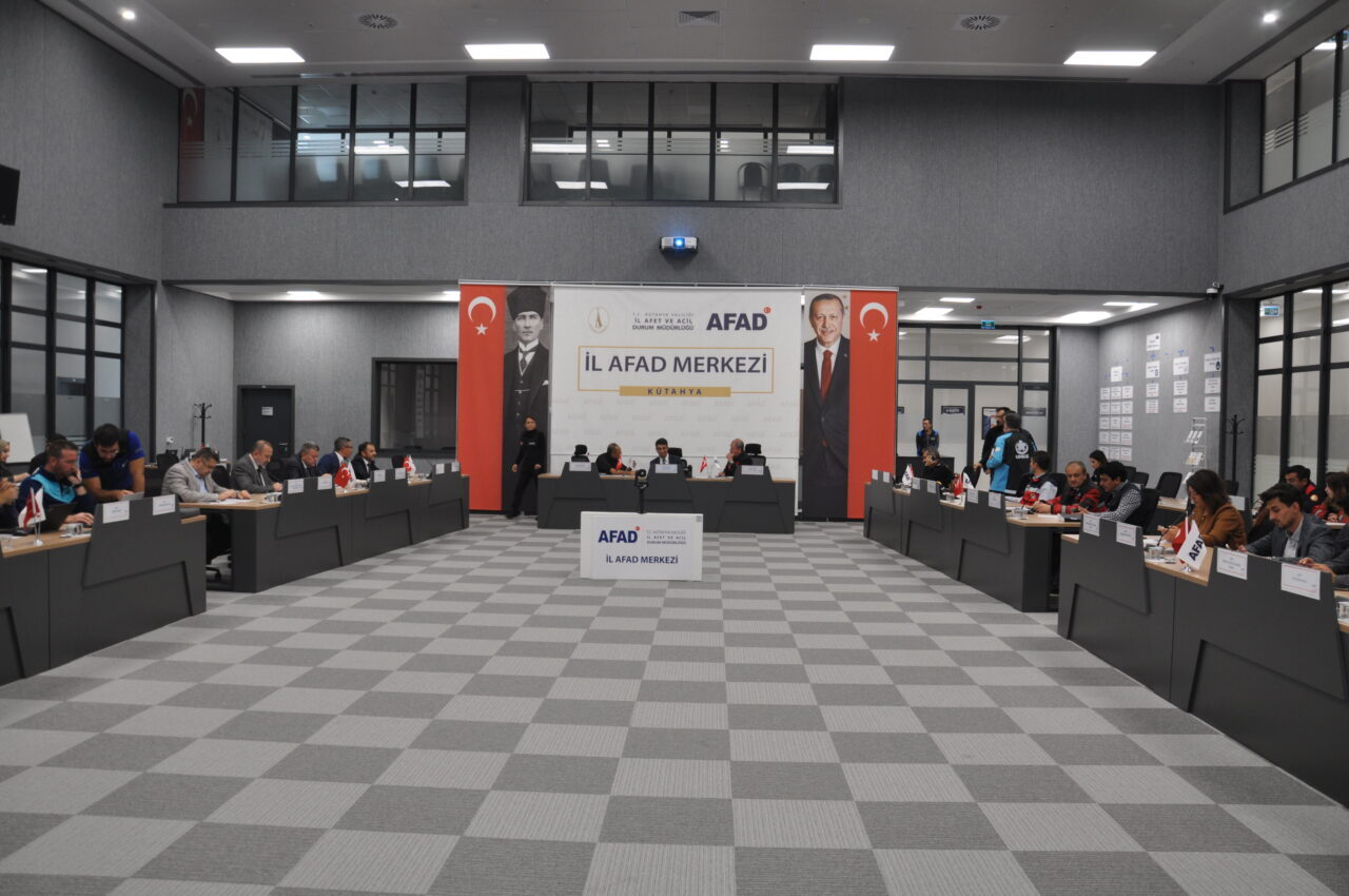 KÜTAHYA (AA) – Kütahya'da arama kurtarma ekiplerinin katılımıyla yaklaşık 4