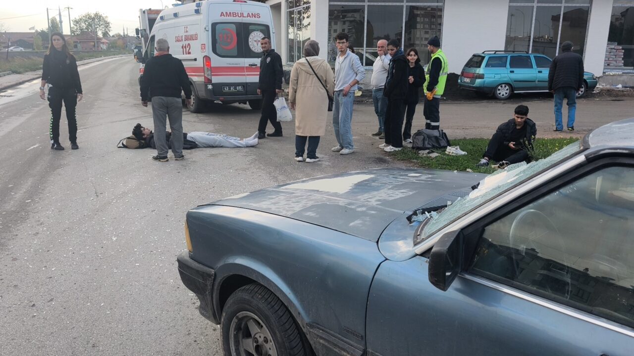 KÜTAHYA (AA) – Kütahya'da ehliyetsiz sürücünün idaresindeki otomobilin çarptığı 2