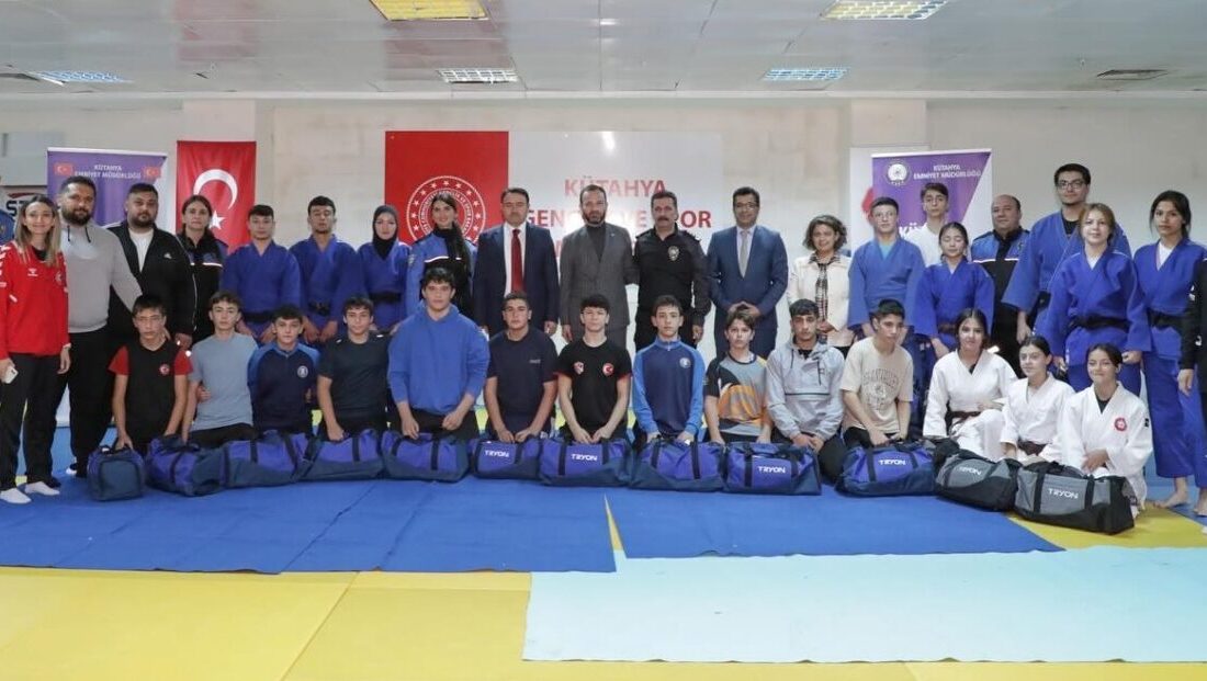 Kütahya Valisi Musa Işın’ın katılımıyla, Kütahya İl Emniyet Müdürlüğü Toplum