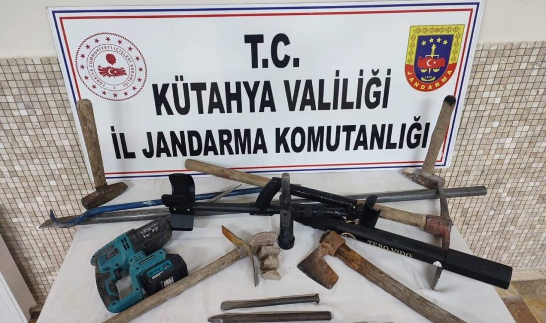 KÜTAHYA (AA) – Kütahya'nın Emet ilçesinde, kaçak kazı yapan 9