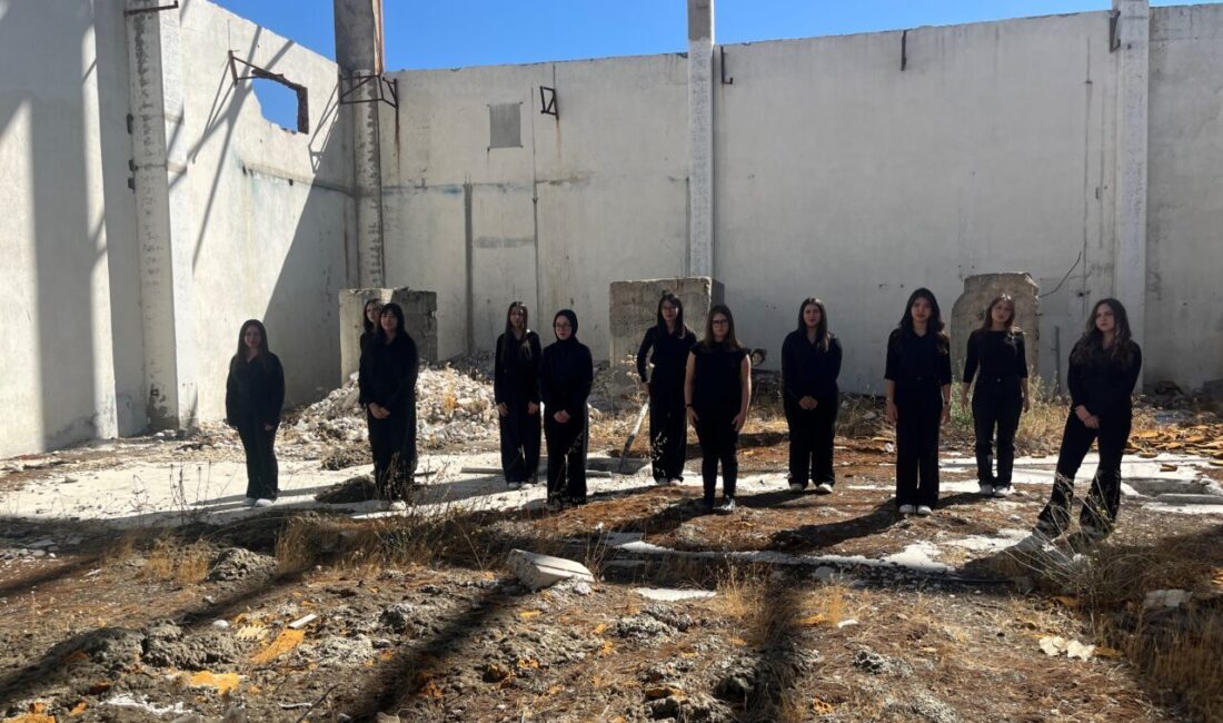 KÜTAHYA (AA) – Kütahya'da lise öğrencileri, İsrail'in saldırıları altında bulunan