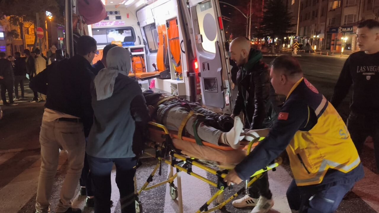KÜTAHYA (AA) – Kütahya'da, otomobille motosikletin çarpışması sonucu biri ağır