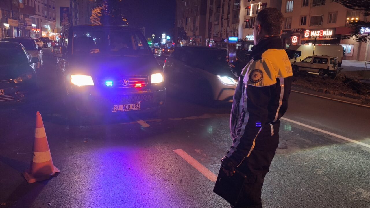 KÜTAHYA (AA) – Kütahya'da usulsüz çakar lamba kullanan aracın sürücüsüne