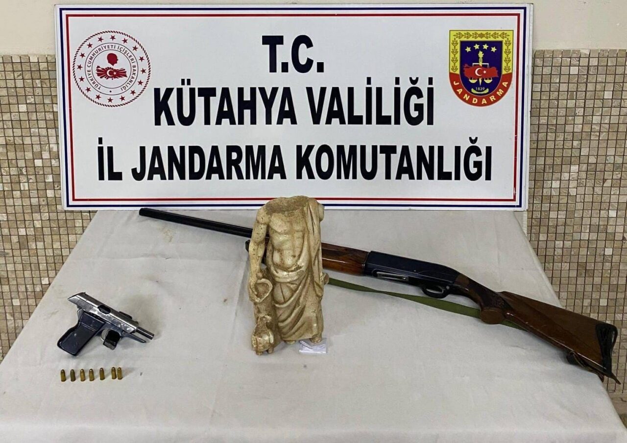 KÜTAHYA (AA) – Kütahya'nın Emet ilçesinde, evinde Roma dönemine ait