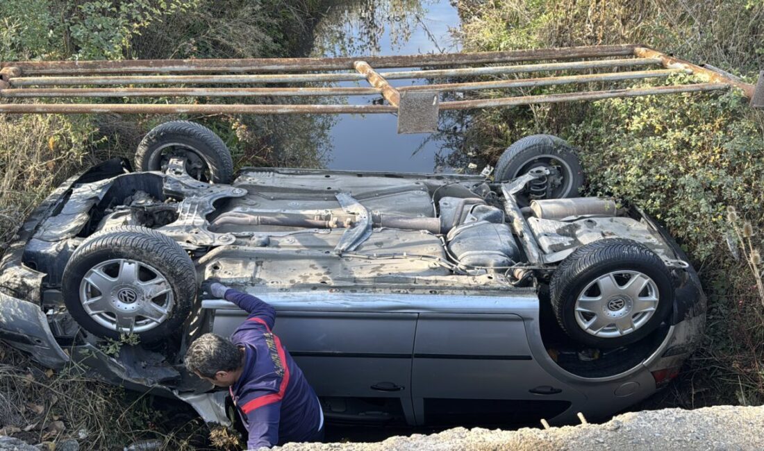 KÜTAHYA (AA) – Kütahya'da otomobilin sulama kanalına devrildiği kazada sürücü