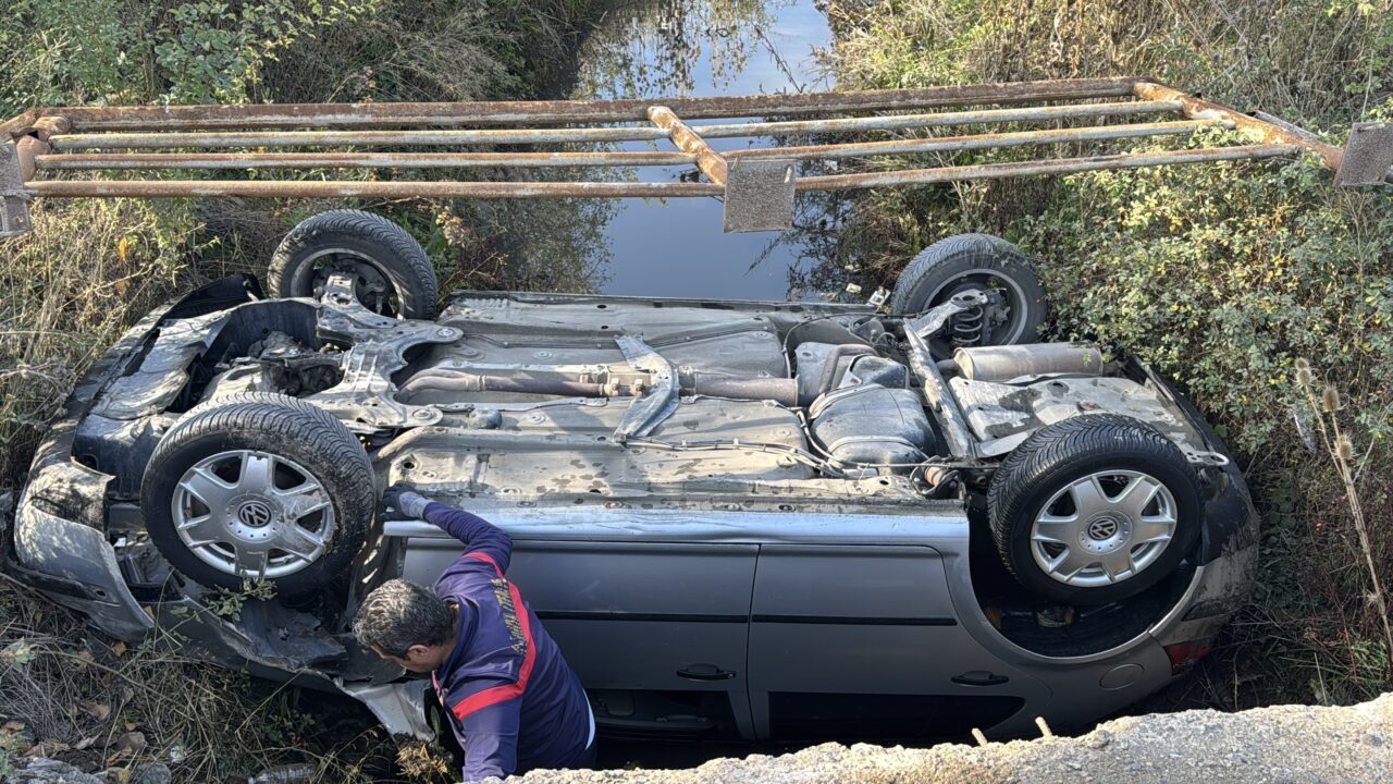 KÜTAHYA (AA) – Kütahya'da otomobilin sulama kanalına devrildiği kazada sürücü