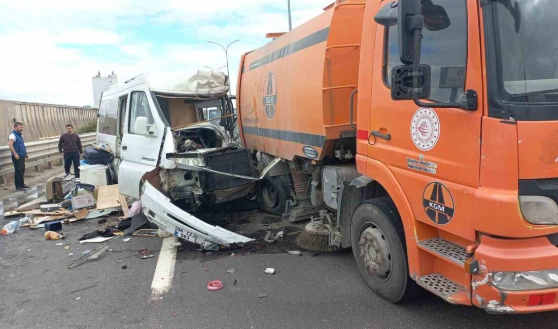 Kütahya’da minibüs ile otomobilin çarpışması sonucu meydana gelen trafik kazasında