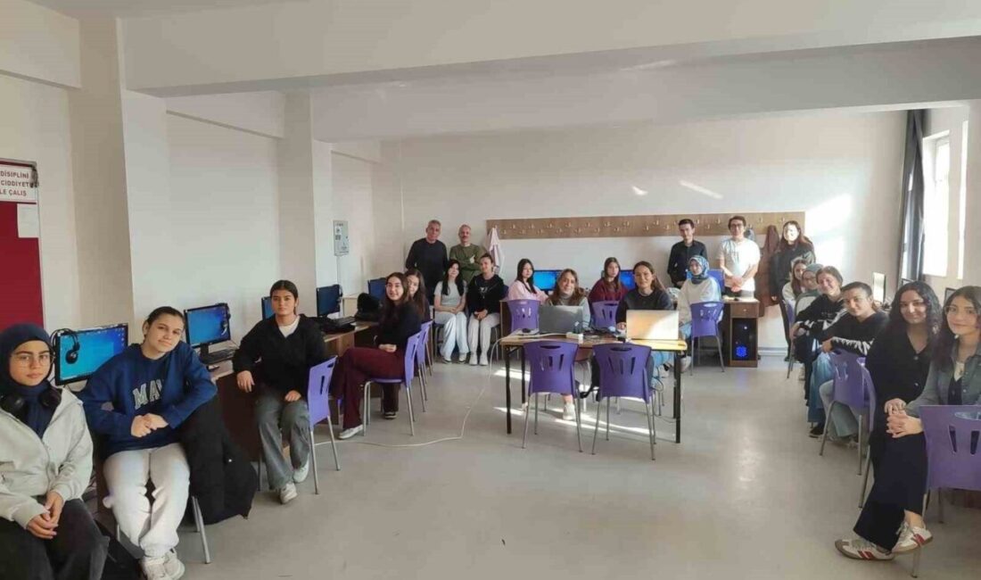 Afyonkarahisar Zübeyde Hanım Kız Mesleki ve Anadolu Lisesinde, Halk Eğitimi