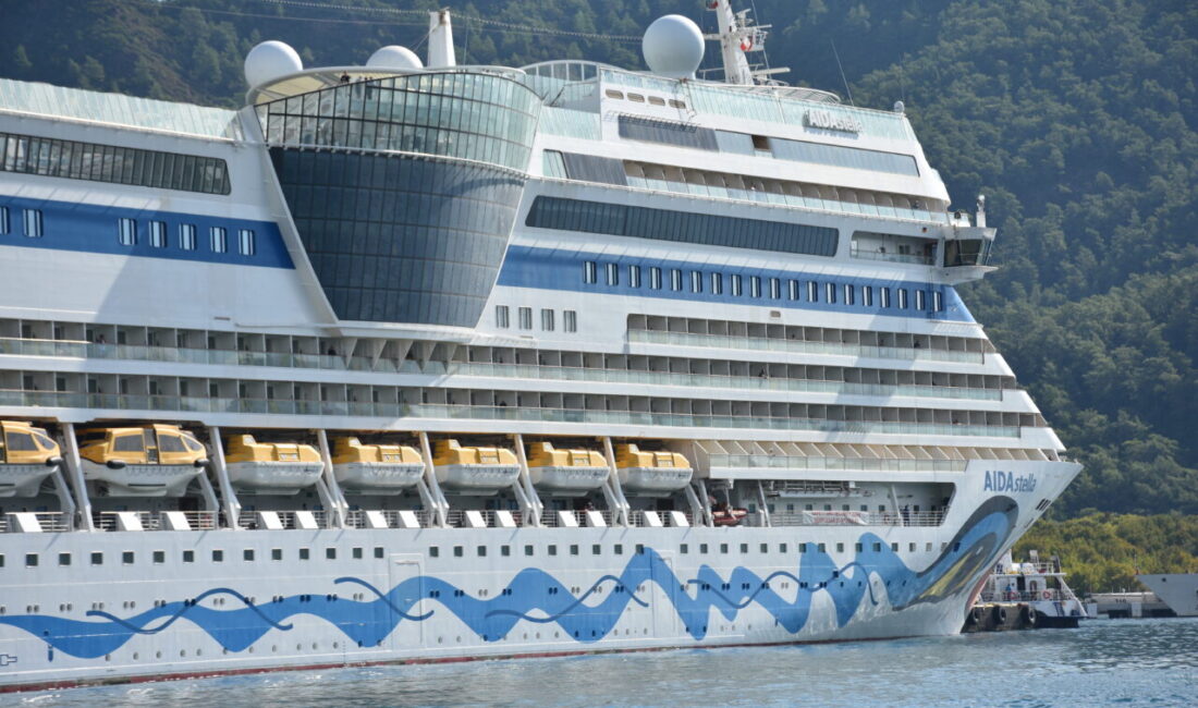 MUĞLA (AA) – İtalya bayraklı "Aida Stella" adlı kruvaziyer, 2