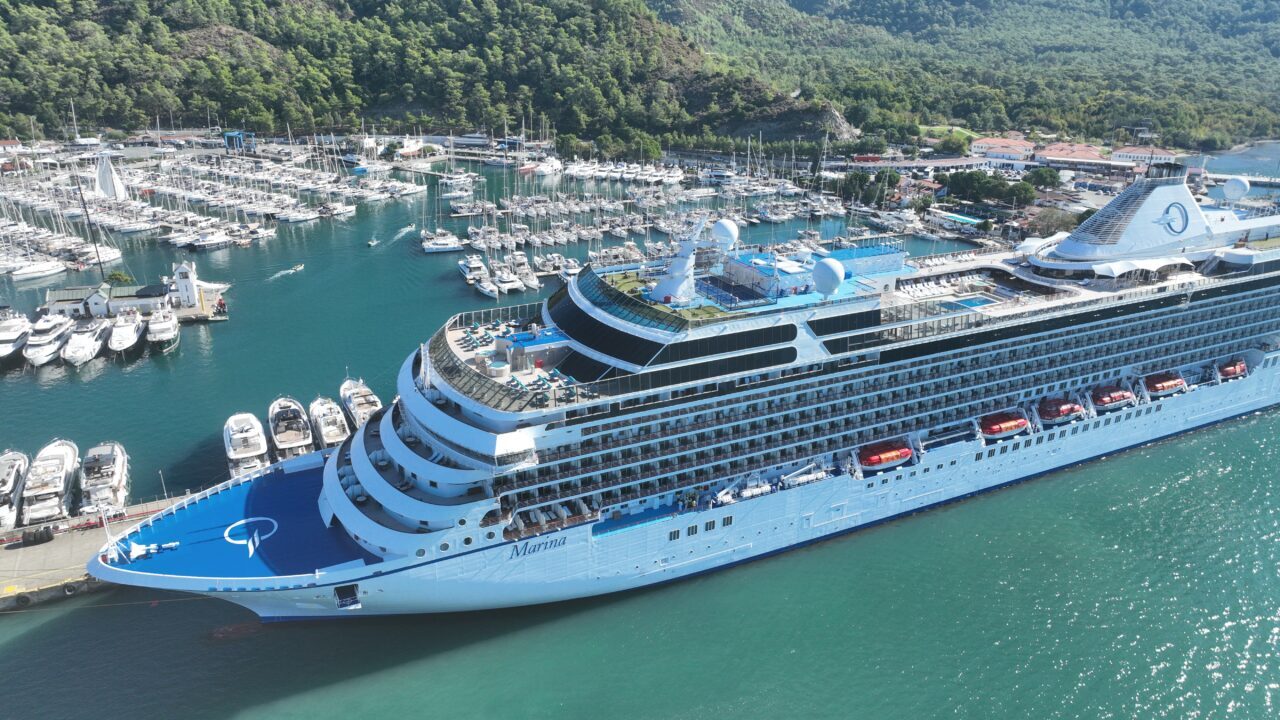 MUĞLA (AA) – Muğla'nın Marmaris ilçesine "Marina" isimli kruvaziyerle 1194