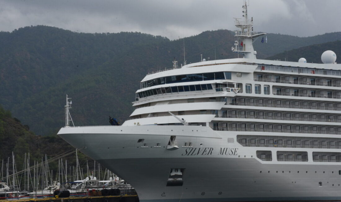 MUĞLA (AA) – Muğla'nın Marmaris ilçesi "Silver Muse" isimli kruvaziyerle