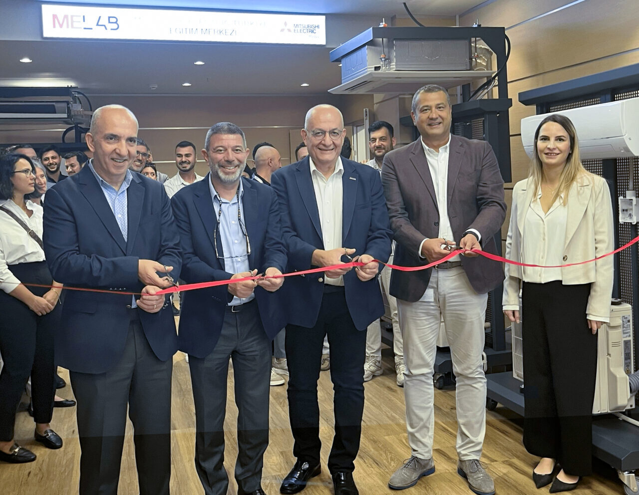 - Mitsubishi Electric Türkiye Klima Sistemleri Genel Müdürü Zeki Kalaycılar:
-