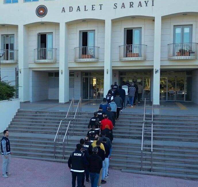 MUĞLA (AA) – Muğla merkezli göçmen kaçakçılığı operasyonunda gözaltına alınan