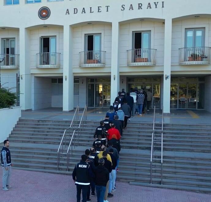 MUĞLA (AA) – Muğla merkezli göçmen kaçakçılığı operasyonunda gözaltına alınan