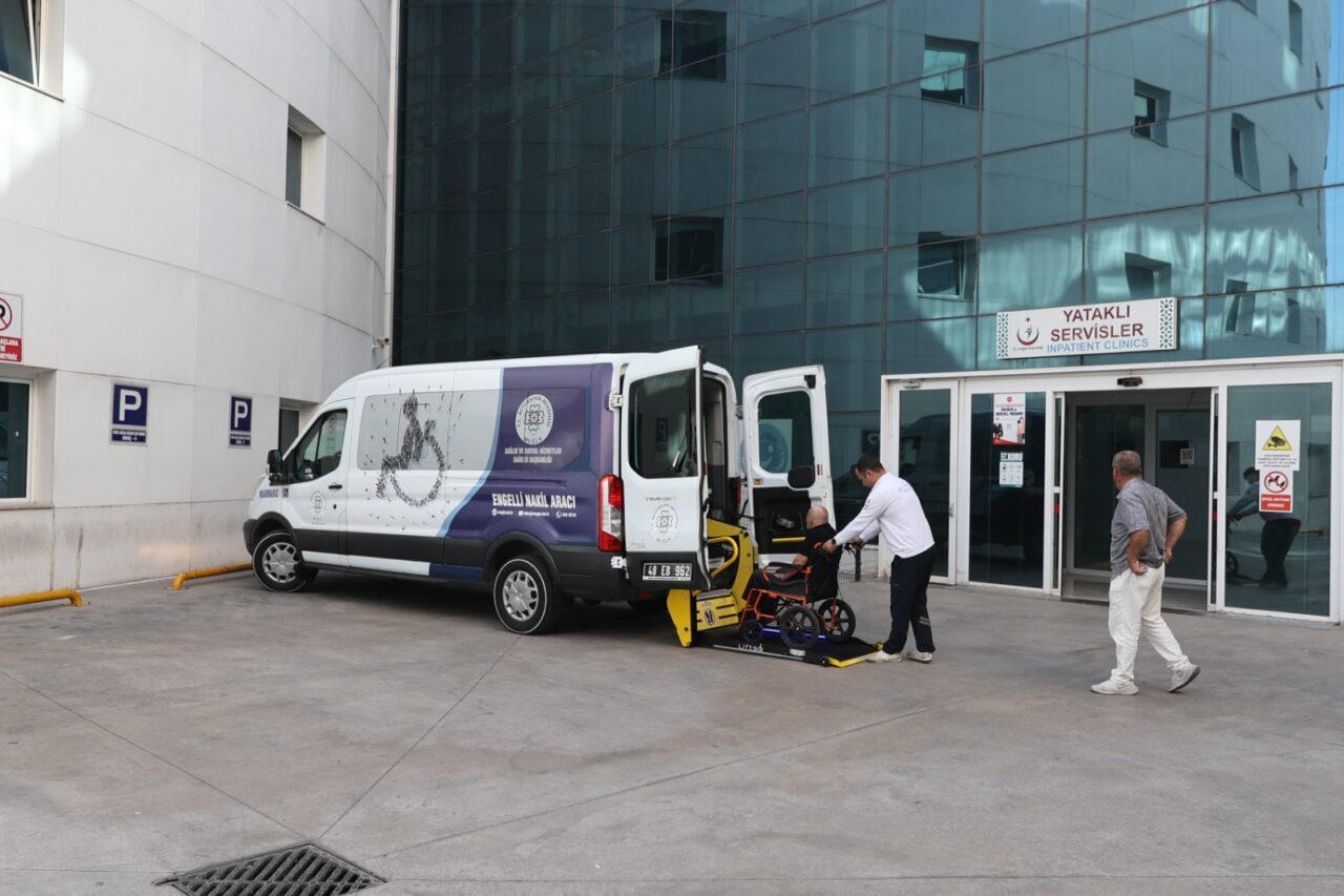 MUĞLA (AA) – Muğla'da, Büyükşehir Belediyesi tarafından 13 ilçede görev