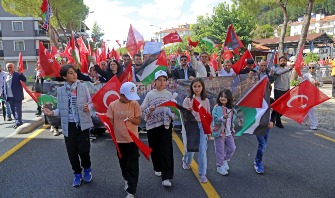 MUĞLA (AA) – Muğla'da, Filistin'e Destek Platformu tarafından "Özgürlüğe Yürüyoruz"
