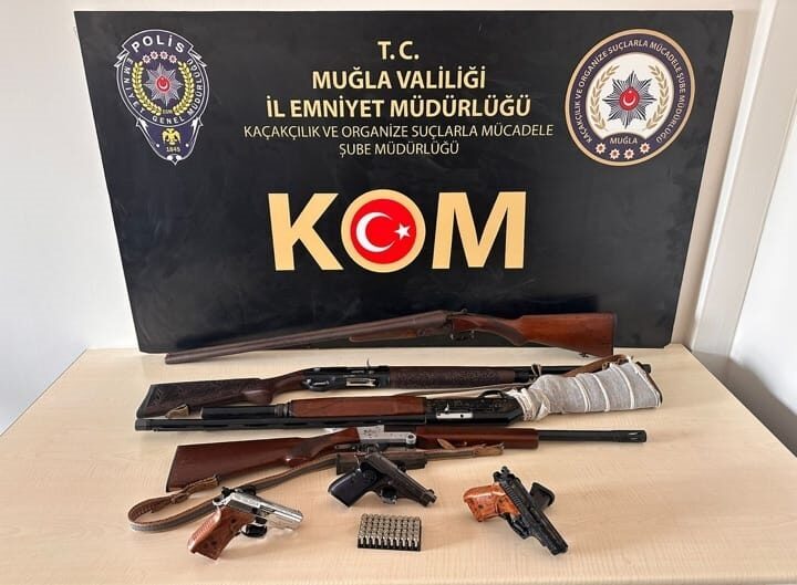 MUĞLA (AA) – Muğla'da silah kaçakçılarına yönelik operasyonda gözaltına alınan
