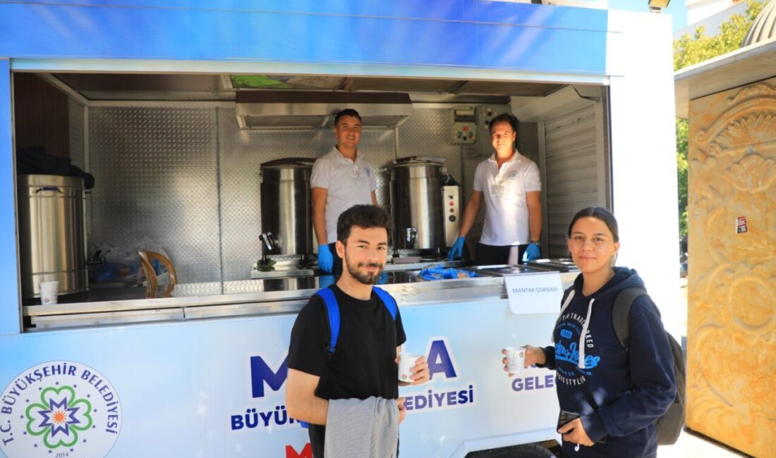 MUĞLA (AA) – Muğla'da, büyükşehir belediyesince üniversite öğrencilerine haftanın 5