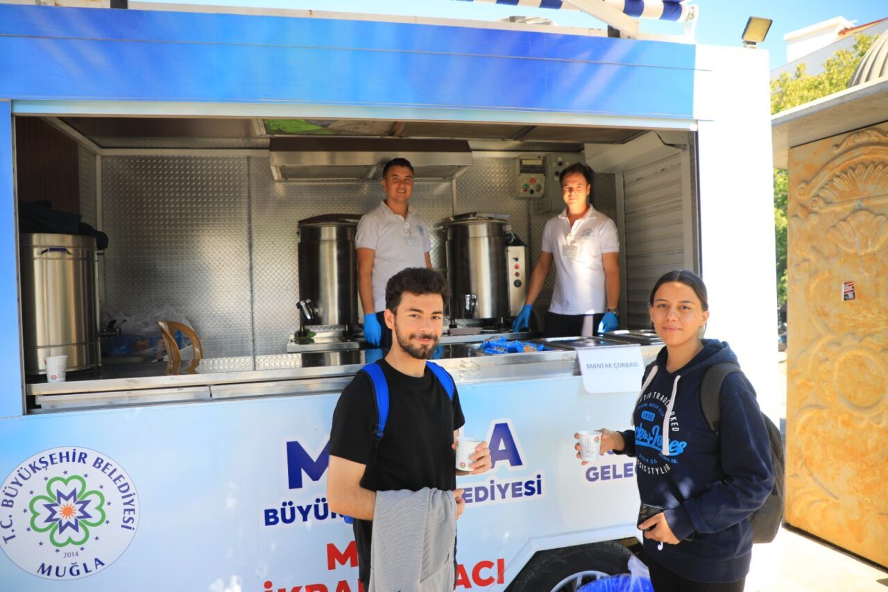 MUĞLA (AA) – Muğla'da, büyükşehir belediyesince üniversite öğrencilerine haftanın 5