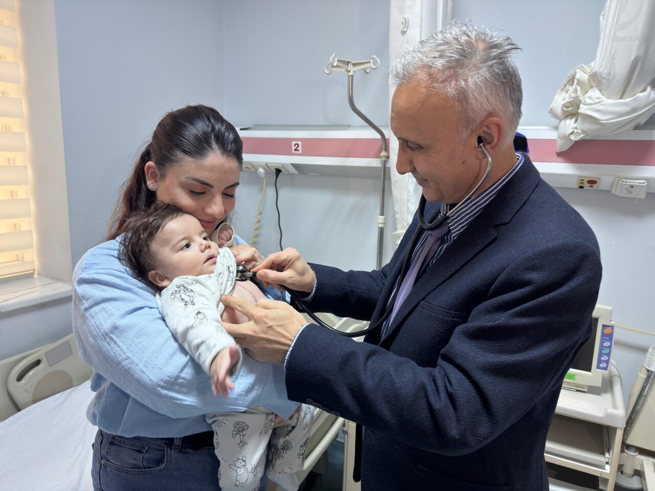 - Ameliyatı yapan Doç. Dr. Nihat Çine:
- "Kalbin içinde kan
