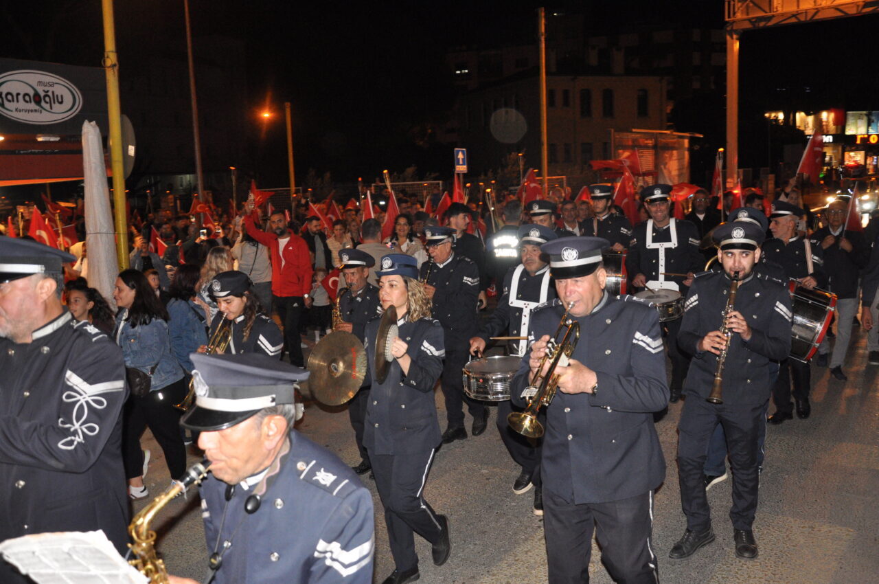 İZMİR (AA) – İzmir'in Ödemiş ilçesinde 29 Ekim Cumhuriyet Bayramı