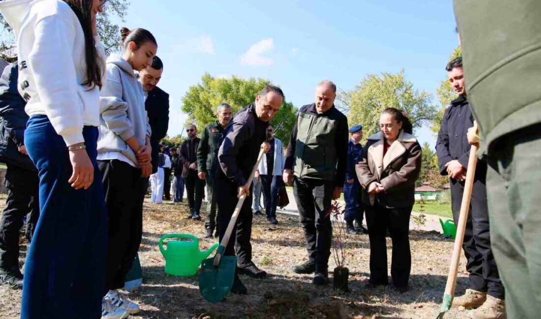 Eskişehir İl Emniyet Müdürlüğü’nce düzenlenen ’Fidan Dikim ve Piknik Etkinliği’nde