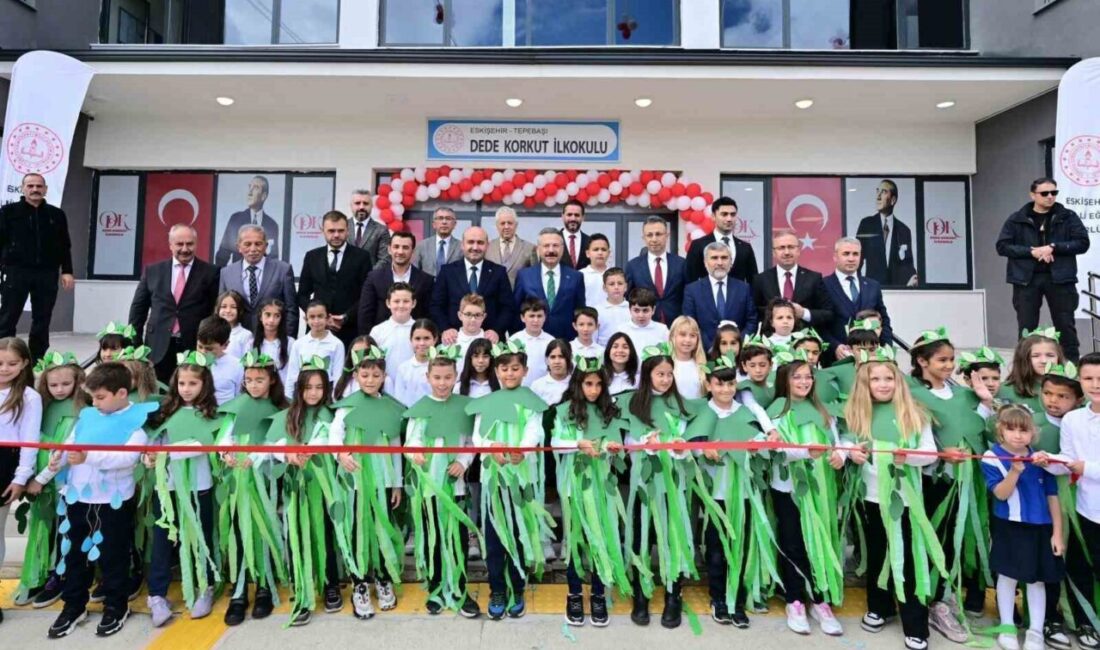 Eskişehir’de geçtiğimiz gün gerçekleştirilen Dede Korkut İlkokulu Açılış Töreni’nde öğrenciler,