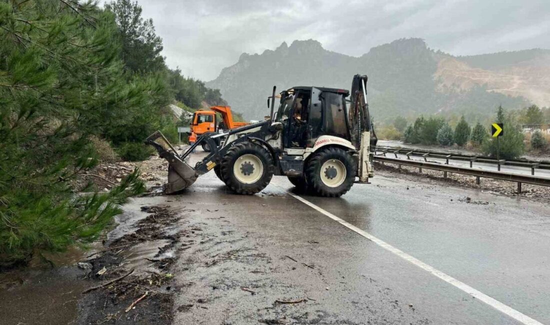 Bilecik’in Osmaneli ilçesinde meydana gelen sel sonucu taş ve toprak