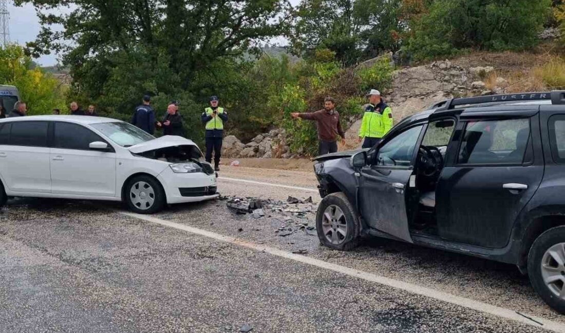 Bilecik’te 2 otomobilin çarpışması sonucu meydana gelen trafik kazasında 2