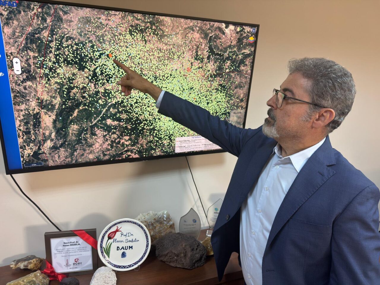 - "Deprem fırtınası zarar verici bir mekanizma olarak anlaşılmasın. Tamamen