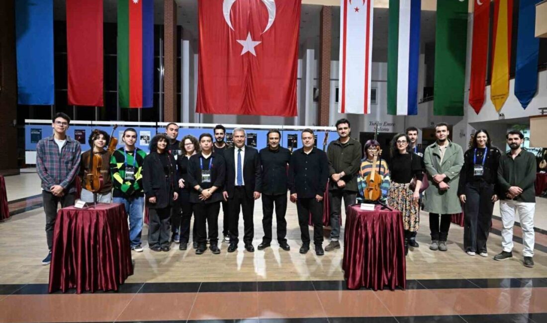 Anadolu Üniversitesi Öğrenci Merkezi Fuaye Alanında, Devlet Konservatuvarı Çalgı Yapımı