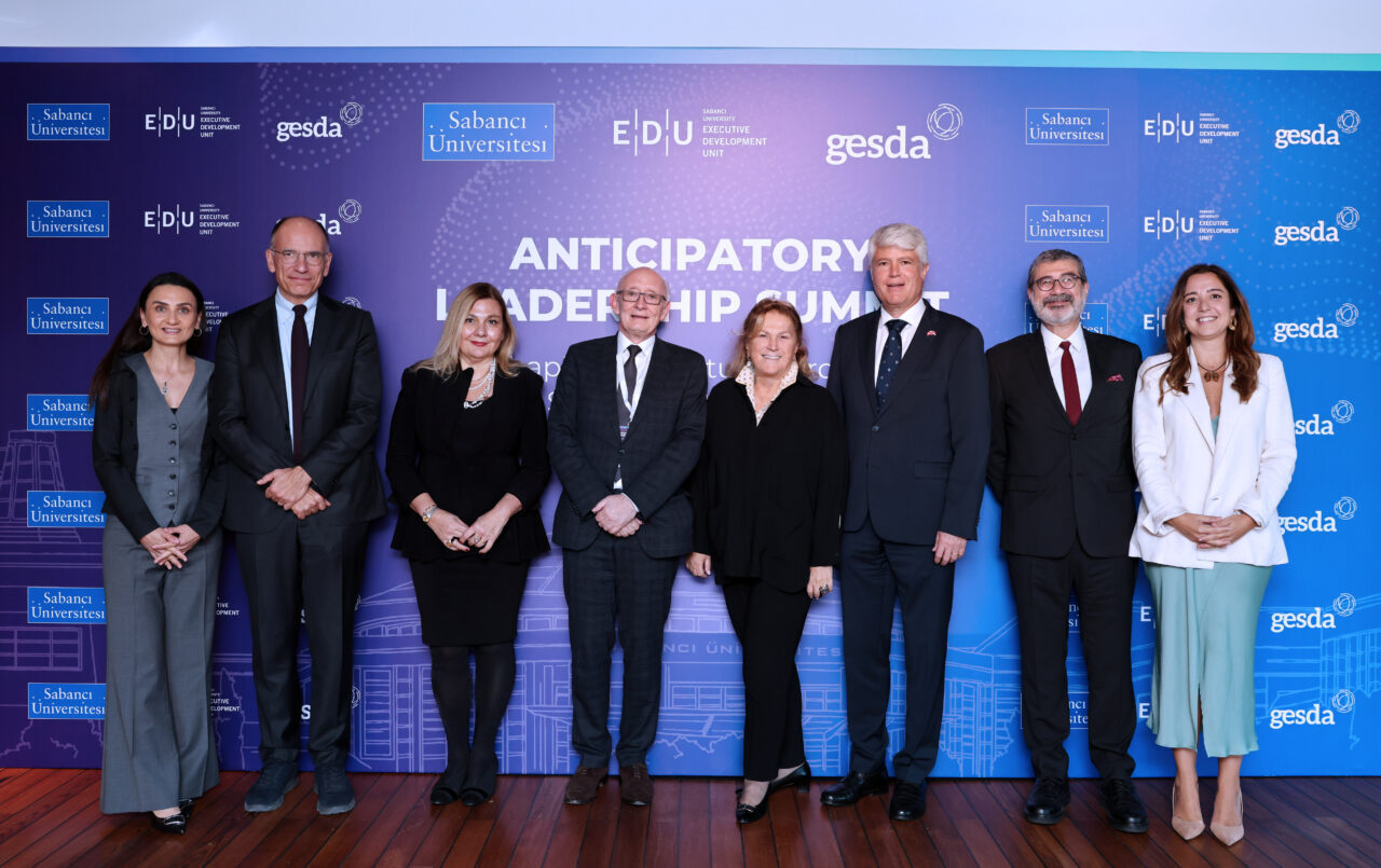 - Sabancı Üniversitesi Kurucu Mütevelli Heyeti Başkanı Güler Sabancı:
- "Bugün
