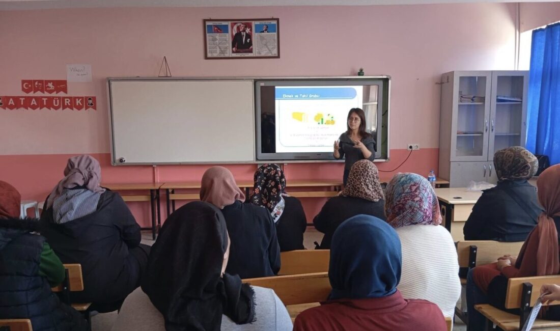 AFYONKARAHİSAR (AA) – Sandıklı Kaymakamlığı tarafından "Aile Yılı" kapsamına seminer