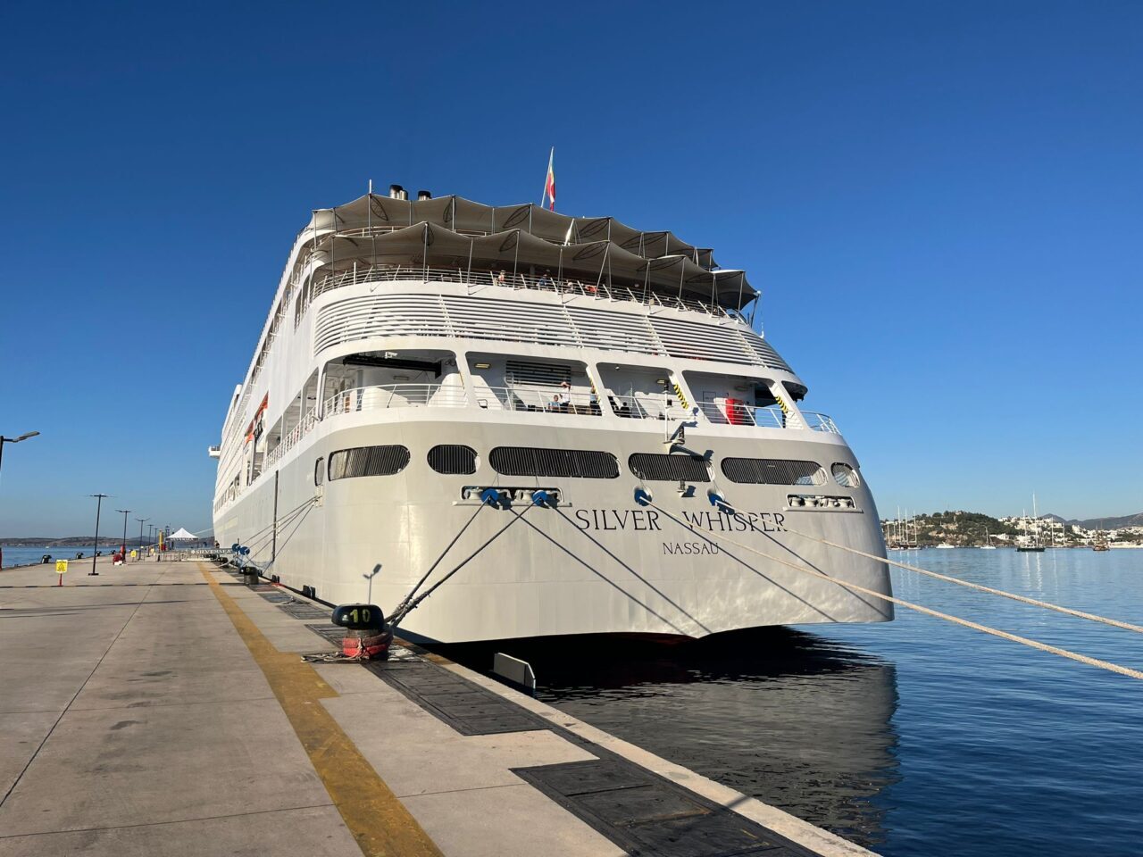 MUĞLA (AA) – Bahamalar bayraklı "Silver Whisper" isimli kruvaziyer, Muğla'nın