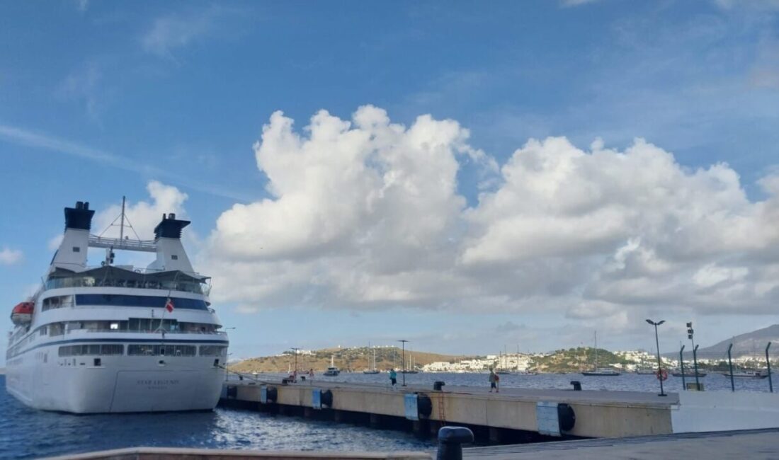 MUĞLA (AA) – Muğla'nın Bodrum ilçesine "Star Legend" kruvaziyeri 271