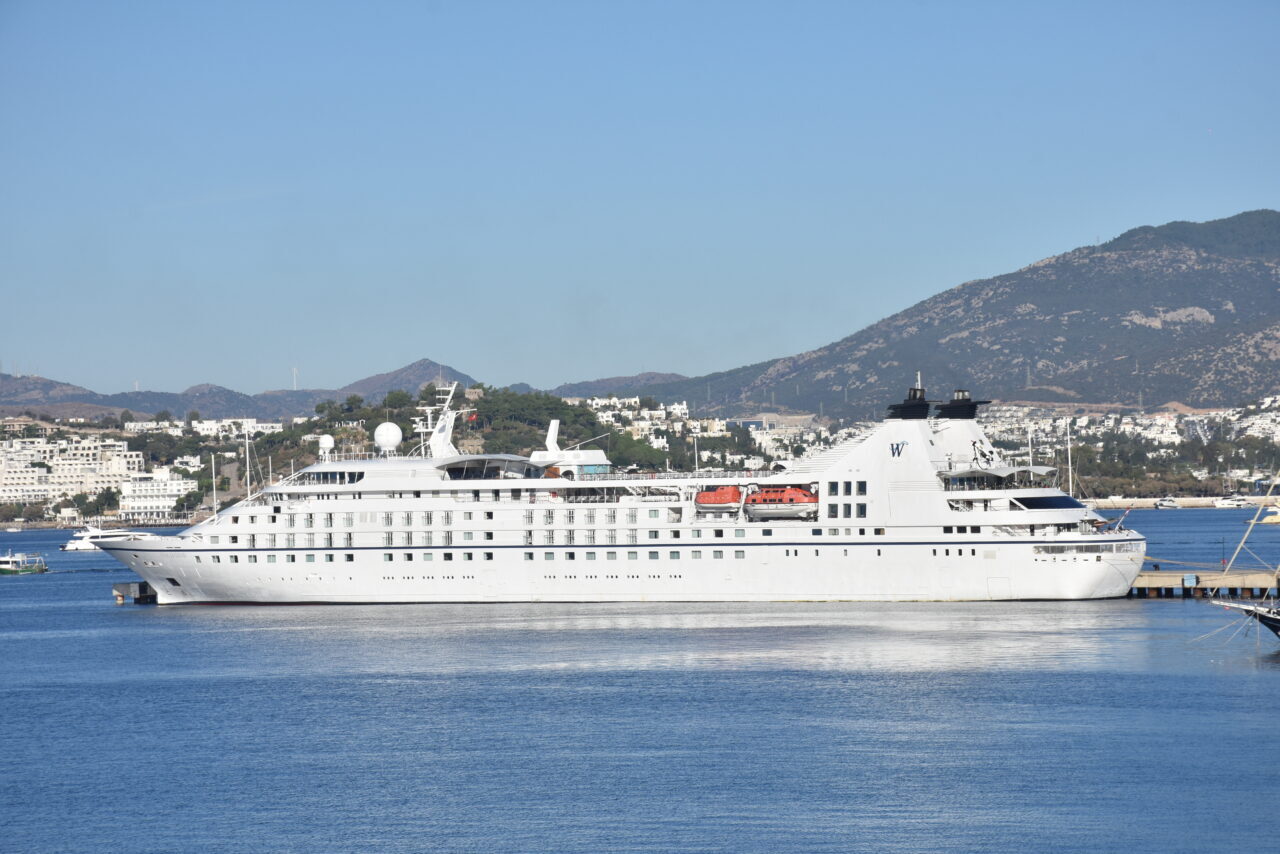 MUĞLA (AA) – Muğla'nın Bodrum ilçesine "Star Legend" kruvaziyeri 277
