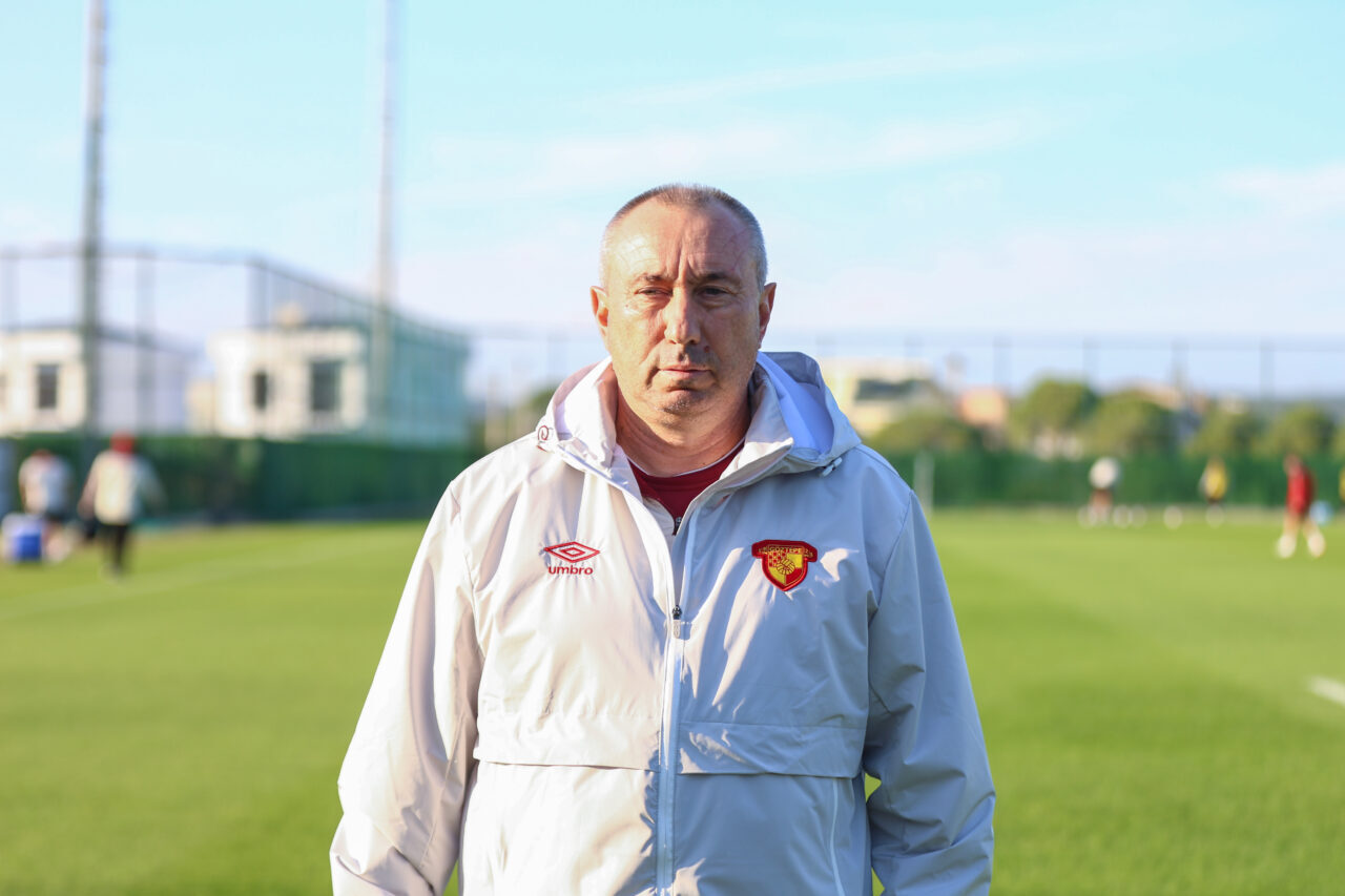 - Göztepe Teknik Direktörü Stanimir Stoilov:
- "Bu şekilde sıkı bir