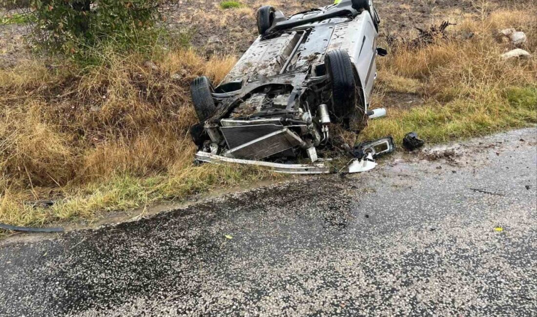 Afyonkarahisar’da kontrolden çıkarak takla atan otomobilde 3 kişi yaralandı. Kaza,