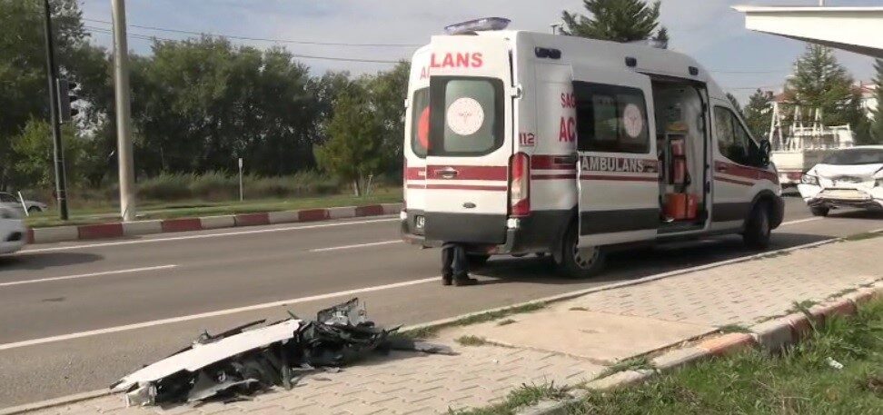 Kütahya’nın Tavşanlı ilçesinde kamyon ile otomobilin çarpışması sonucu meydana gelen