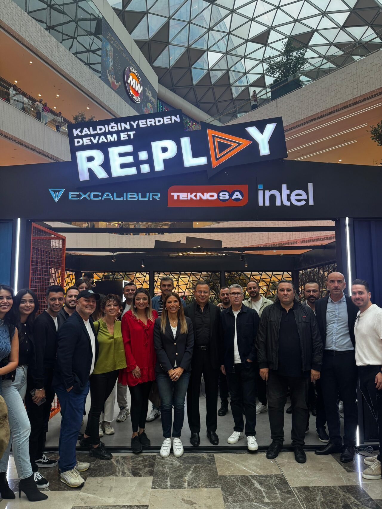 İSTANBUL (AA) – Teknosa, Intel ve Excalibur'un güç birliğiyle hayata