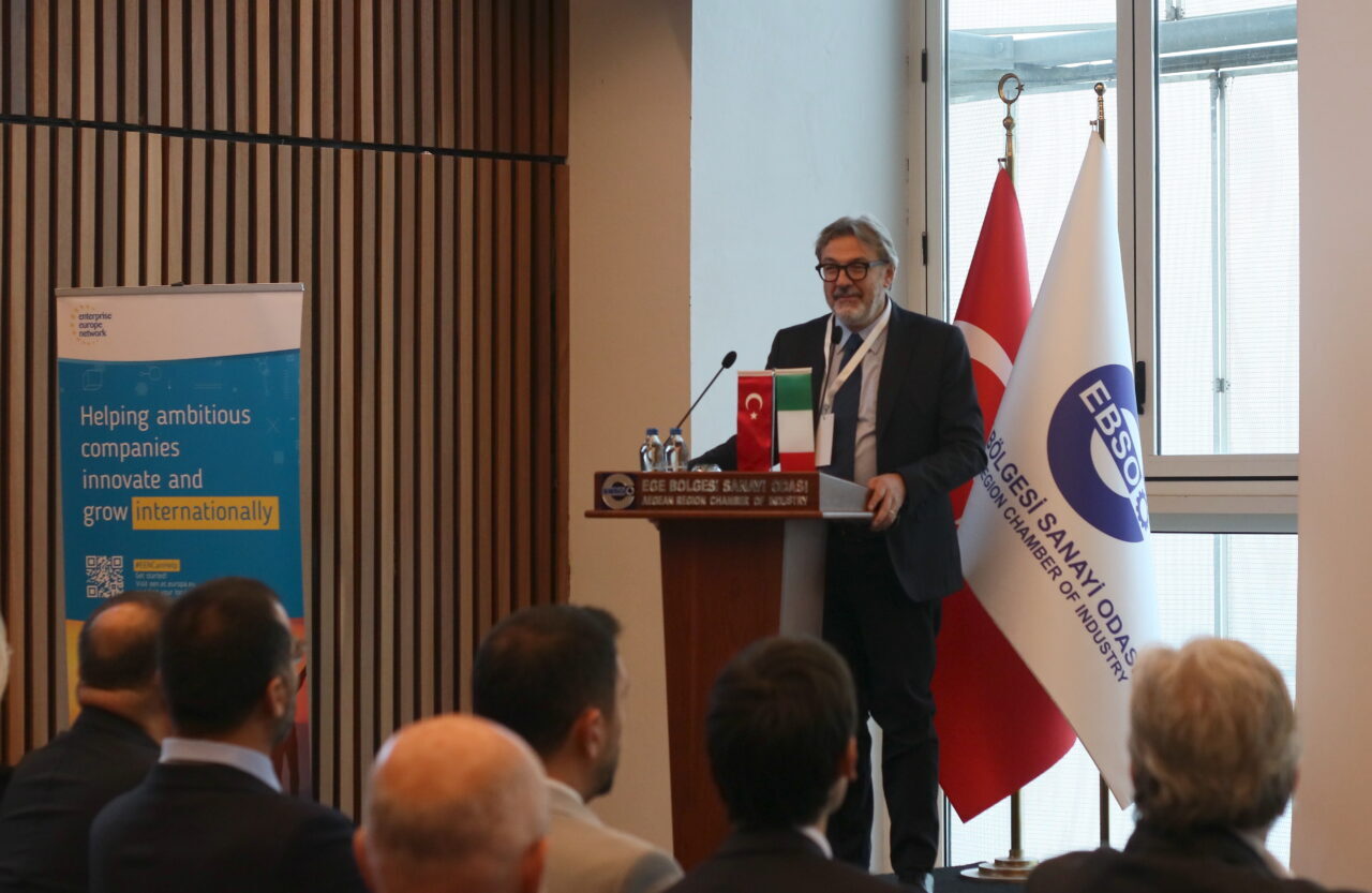 İZMİR (AA) – İzmir'de düzenlenen etkinlikte, Türk ve İtalyan tekstil