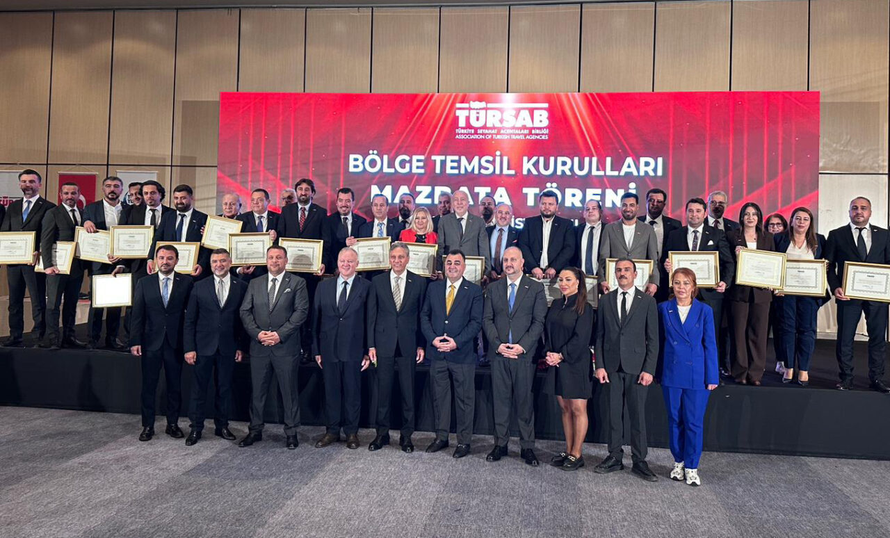 - TÜRSAB Yönetim Kurulu Başkanı Firuz Bağlıkaya:
- "Daha önceki seçimlerde