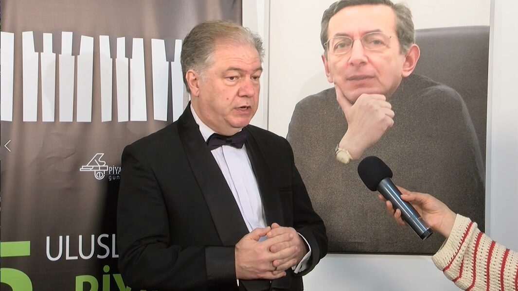 Eskişehir’de bulunan Anadolu Üniversitesi’ne gelen ünlü keman virtüözü Prof. Dr.