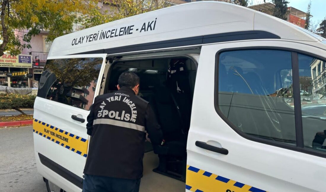 UŞAK (AA) – Uşak'ta gençler arasında çıkan bıçaklı kavgada bir