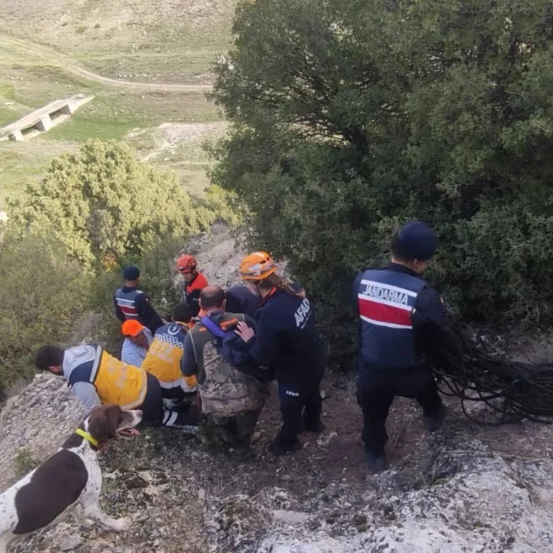 UŞAK (AA) – Uşak'ın Ulubey ilçesinde avlandığı sırada yaklaşık 10