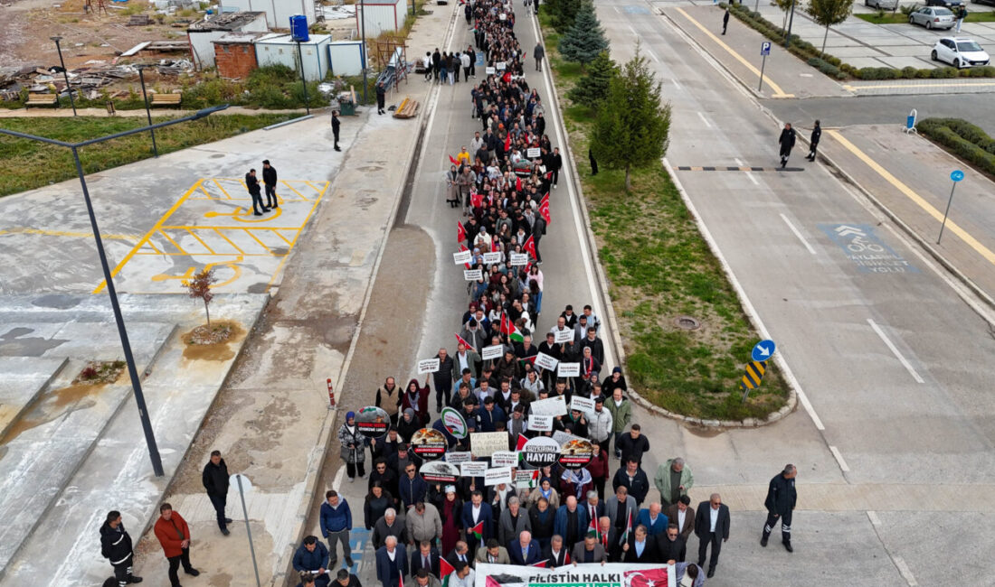UŞAK (AA) – Uşak'ta İsrail'in Filistin'e saldırılarını protesto etmek amacıyla